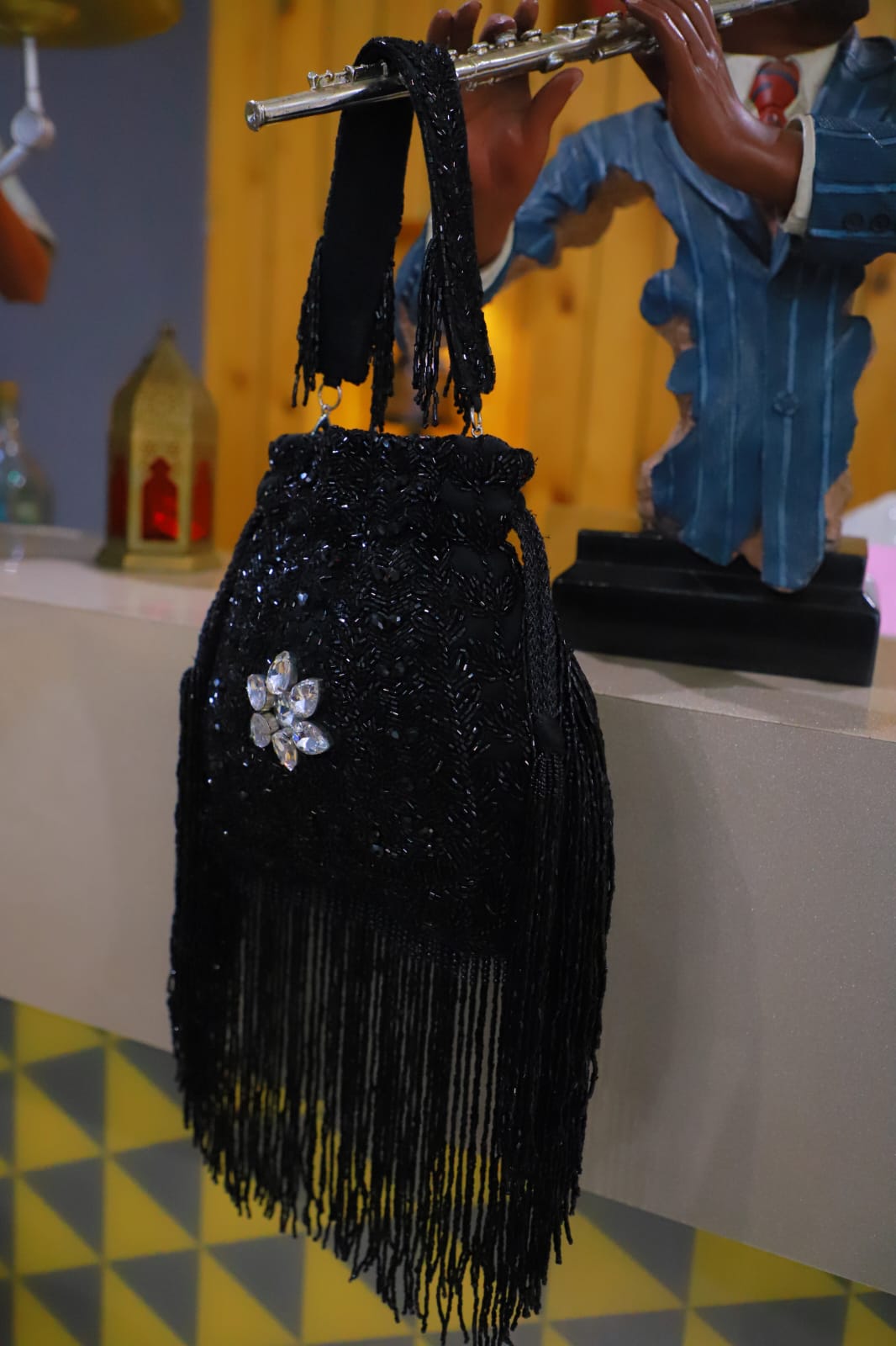 Black cutdaana potli