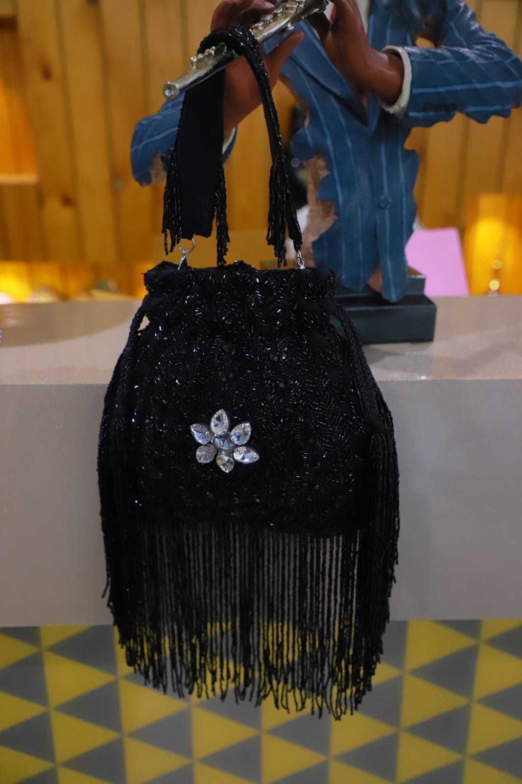 Black cutdaana potli