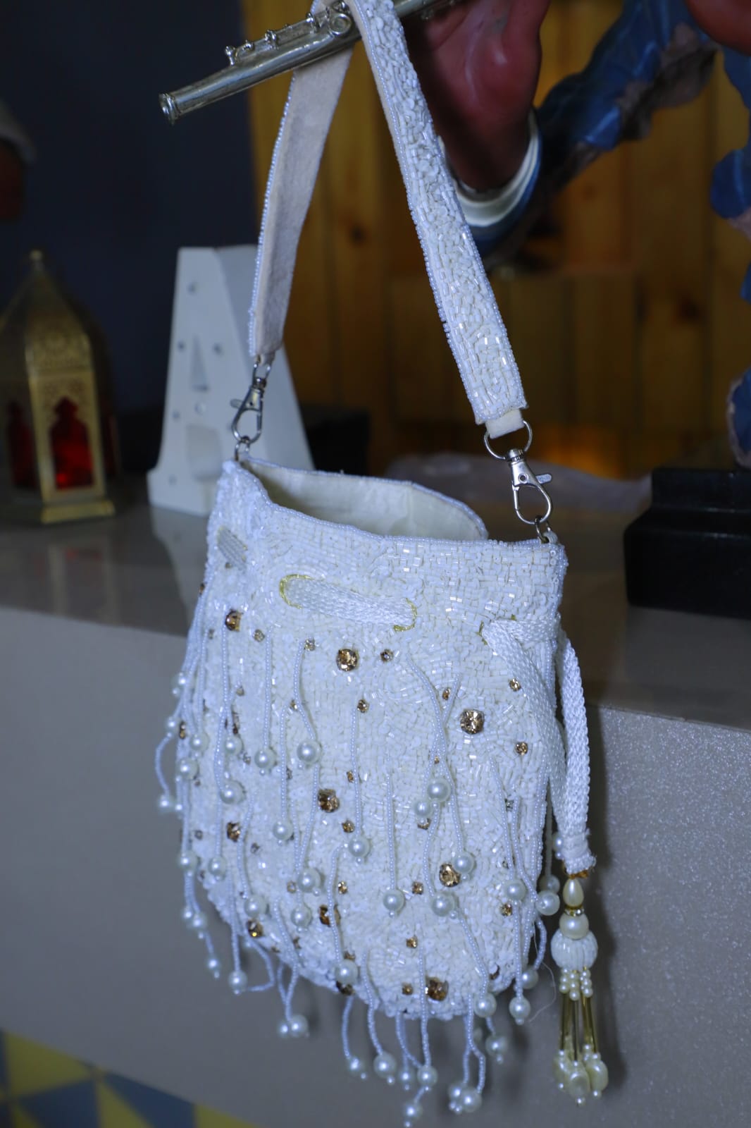 White cutdaana potli