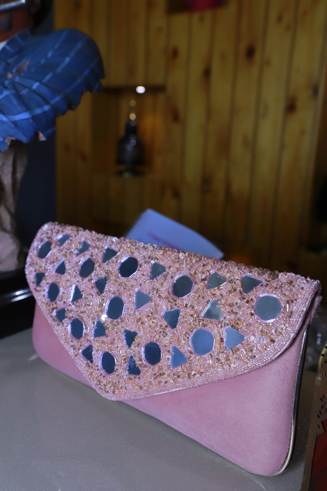 Mirror envelope clutch